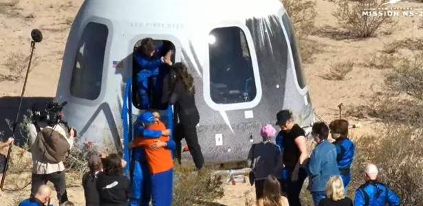 Com 6 turistas, 1º voo tripulado da Blue Origin vai ao espaço após 2 anos