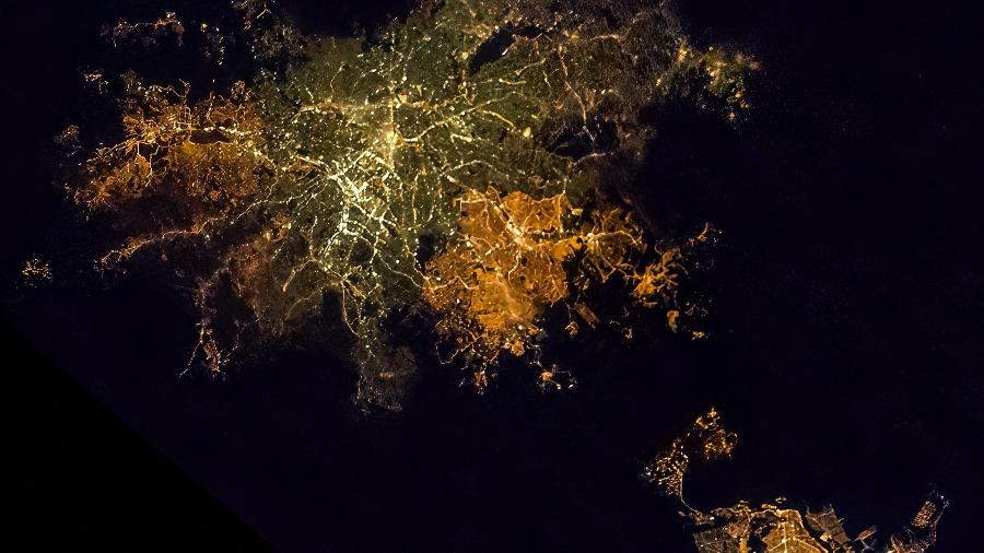 Imagem de São Paulo à noite vista da Estação Espacial Internacional em 2003