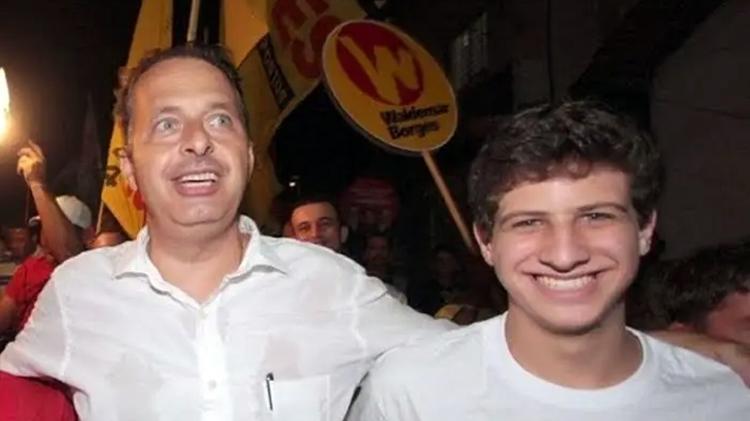 O ex-governador Eduardo Campos, em campanha à Presidência pelo PSB em 2014, ao lado do filho João Campos, hoje prefeito de Recife