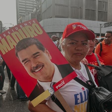 Apoiadora participa de ato pró-Maduro na capital Caracas