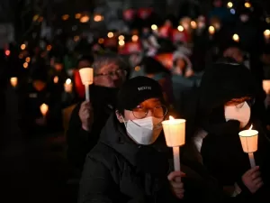 Presidente da Coreia do Sul fica perto de impeachment após tentativa frustrada de lei marcial