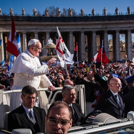 Papa Francisco em março de 2013. Papa Francisco em março de 2013.