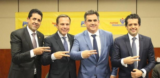 Delegado Olim (à esquerda na foto) anuncia apoio a João Doria Jr. (segundo à esquerda) - Divulgação/Facebook Delegado Olim