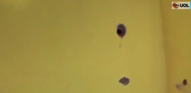 Familia Mostra Buracos De Tiro Na Casa Onde Crianca Foi Baleada No Rio 07 07 2017 Uol Noticias