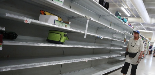 Prateleiras de supermercado em Miami estão vazias por conta da passagem do furacão Irma -  Mark Wilson/Getty Images/AFP