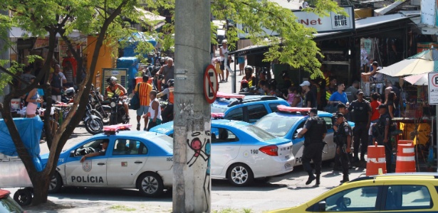 5.mai.2018 - Policiais fazem operação na comunidade da Rocinha na manhã deste sábado