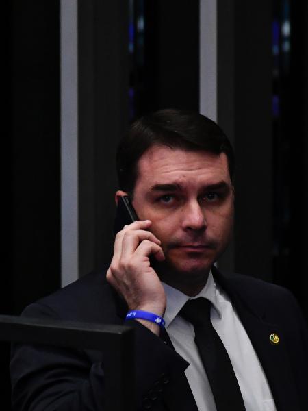 "É um comércio. As pessoas pagam em dinheiro também", disse Flávio Bolsonaro - 01.out.2019 - Mateus Bonomi/Agif/Estadão Conteúdo