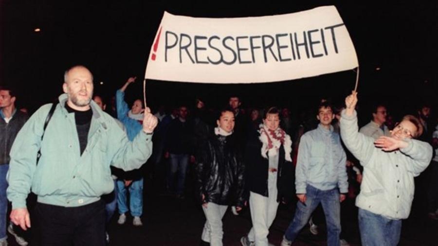 Liberdade de imprensa e outros direitos humanos foram demandados nas manifestações de Leipzig - Getty Images