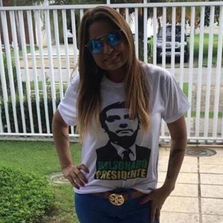 Promotora Carmem Eliza Bastos veste camiseta de apoio a Jair Bolsonaro - Reprodução/Instagram