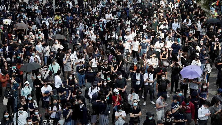Manifestantes se reúnem durante protesto em Hong Kong, na China - Shannon Stapleton/Reuters