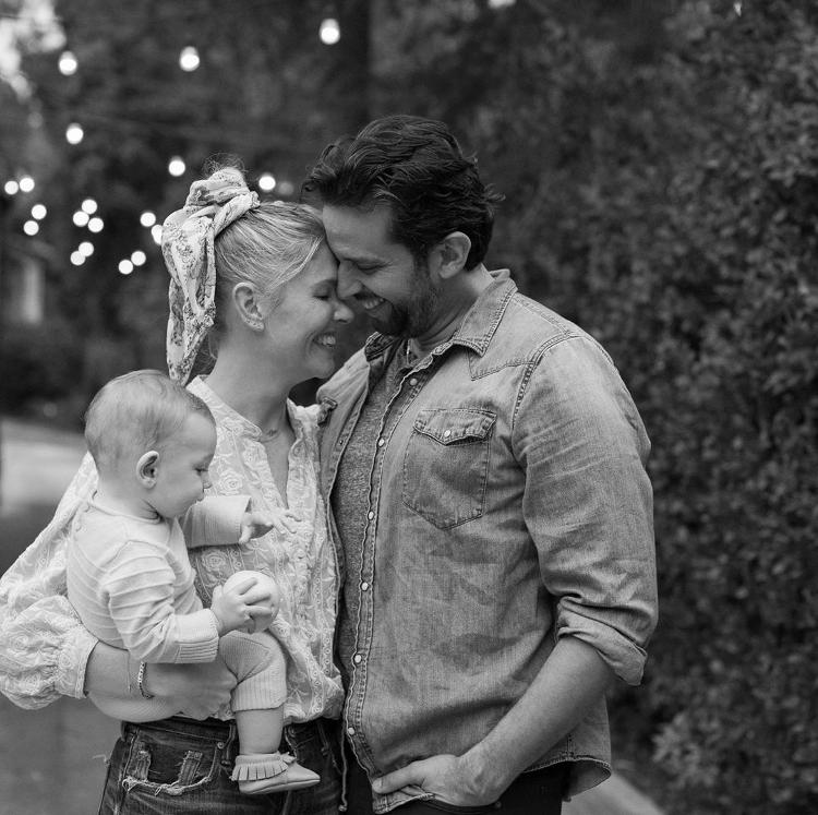 Ator e músico Nick Cordero com a esposa Amanda Kloots e o filho Elvis - Reprodução/Instagram - Reprodução/Instagram