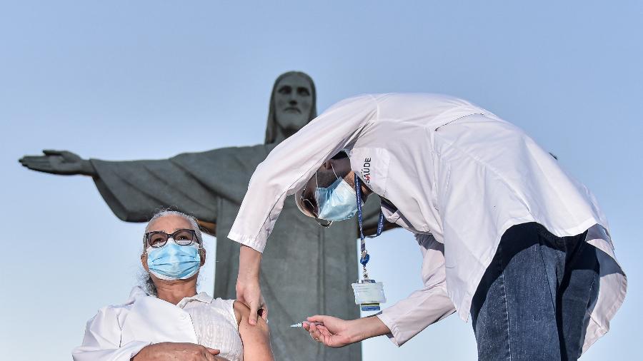 Cidade do Rio de Janeiro iniciará vacinação de pessoas a partir de 52 anos na próxima semana - Thiago Ribeiro/Estadão Conteúdo