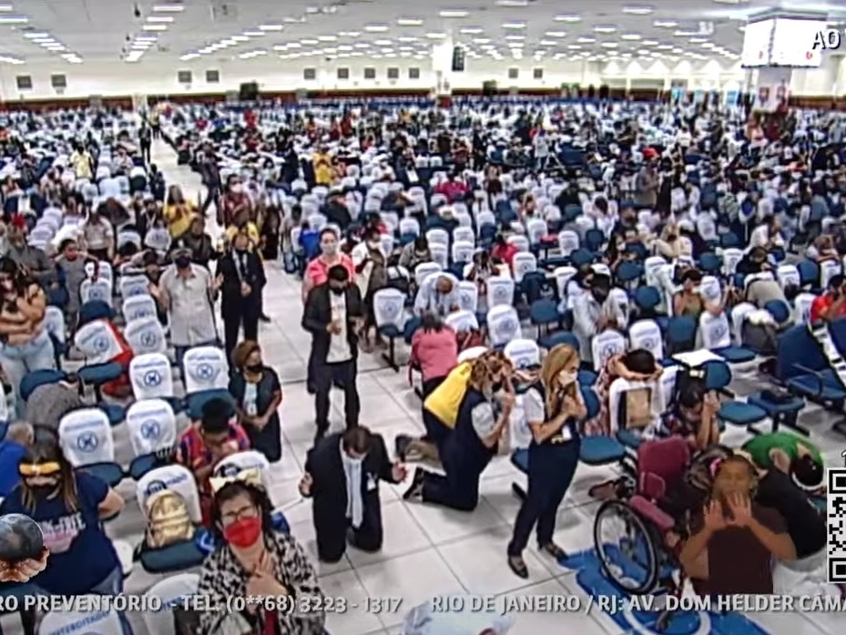 pascoa culto da igreja mundial tem aglomeracao de fieis