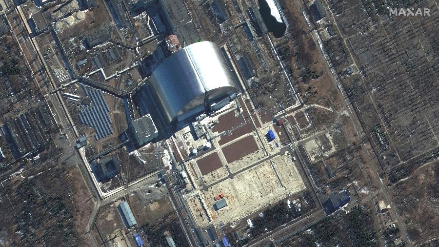 Imagem de satélite mostra uma visão mais próxima do sarcófago em Chernobyl, em meio à invasão russa da Ucrânia, Ucrânia, 10 de março de 2022 - Maxar Technologies/via Reuters