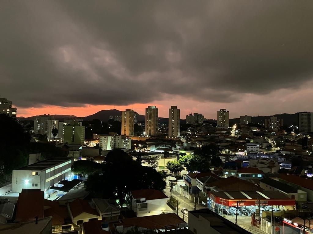 Foto noturna tirada com o iPhone SE 2022 - Lucas Carvalho/Tilt