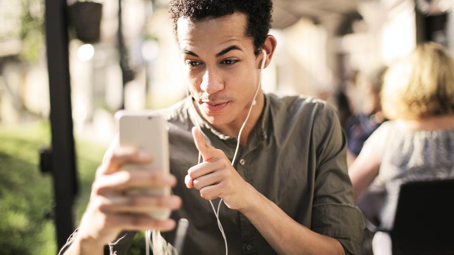 Durante as chamadas no Google Meet, será possível ouvir músicas do Spotify em conjunto - Andrea Piaquadio/Pexels