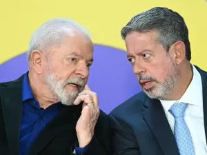 Lula faz pacto com Arthur Lira para votar logo projetos do governo