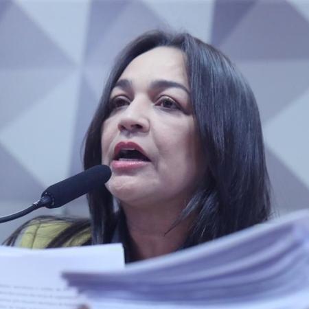 Senadora Eliziane Gama lê relatório final da CPI do 8 de Janeiro