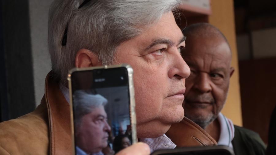 O candidato José Luiz Datena (PSDB) faz campanha na região do metrô Butantã, zona oeste de São Paulo   - Renato S. Cerqueira - 19.set.24/Ato Press/Estadão Conteúdo