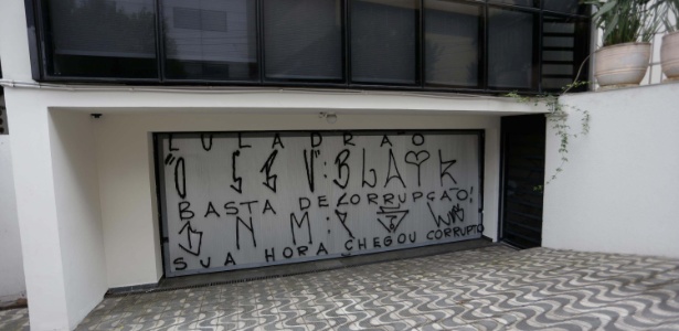 Grafite cobrirá pichação no Instituto Lula - Newton Menezes/Futura Press/Estadão Conteúdo