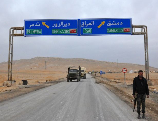 Rota para Palmyra-Deir Ezzor, região onde os ataques aéreos aconteceram - AFP