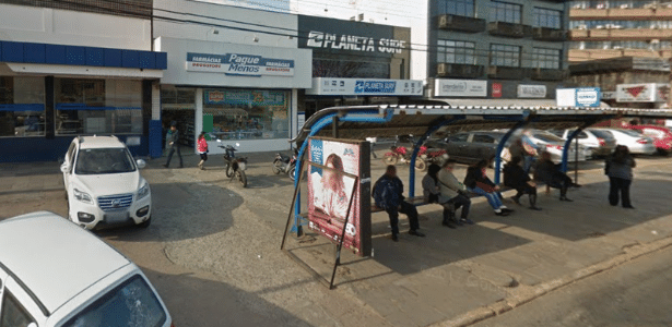 Criança de oito meses foi deixada dentro de carro em rua da cidade de Cachoeirinha (RS) - Reprodução/Google Street View