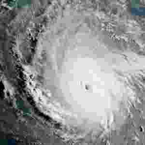 NOAA National Weather Service National Hurricane Center