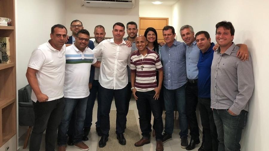 07.jan.2018 - Flávio Bolsonaro se reúne com a bancada eleita do PSL para tratar sobre a presidência da Alerj - Reprodução/Twitter