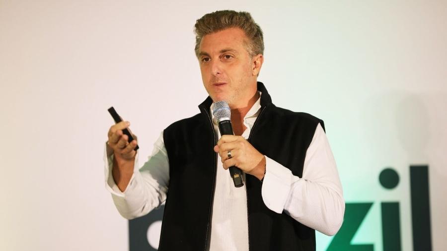 O apresentador de TV e investidor Luciano Huck durante palestra no Brazil at Silicon Valley, na Califórnia - Divulgação