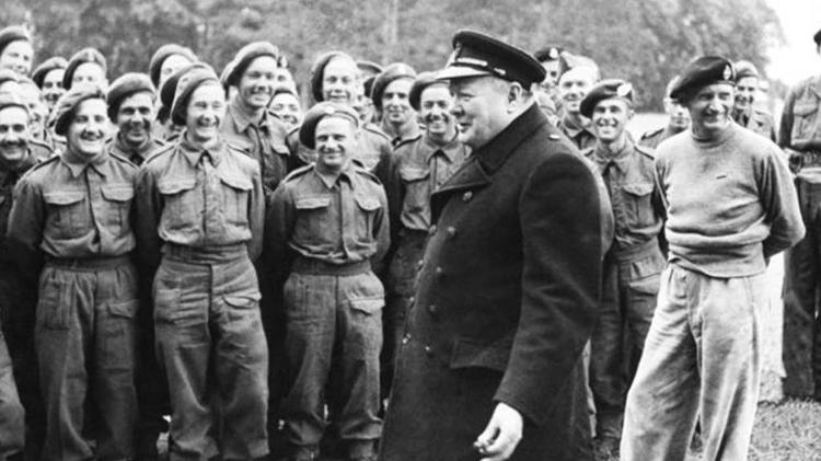 Winston Churchill se opôs à Operação Dragão, acreditando que as forças deveriam ser enviadas à frente italiana - Getty Images - Getty Images