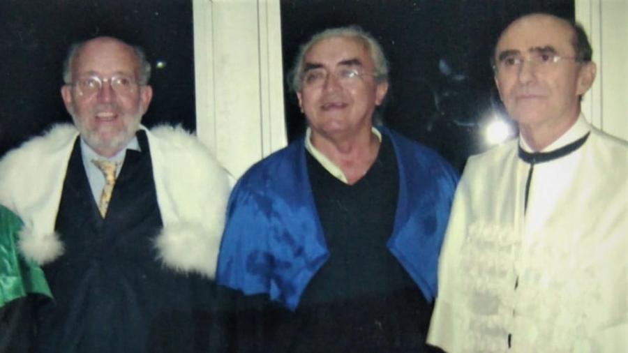 Michel Mayor (à esquerda) ao lado do professor José Renan e do ex-reitor Ivonildo Rego durante recebimento do título honoris causa na UFRN, em 2006 - Arquivo/UFRN