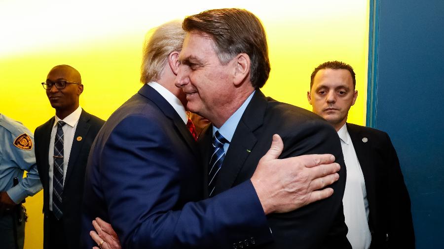 24.set.2018 - Jair Bolsonaro é cumprimentado por Donald Trump, em Nova York -  Alan Santos - 24.set.18/PR