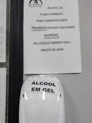Viação Metrópole Paulista fornece 100 ml de álcool em gel a funcionários e não permite reposição - Divulgação