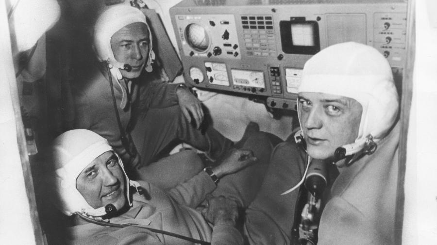 Os cosmonautas russos Georgi Dobrovolski, Vladislav Volkov e Viktor Patsayev, da missão espacial Soyuz 11, em junho de 1971 - Keystone/Hulton Archive/Getty Images