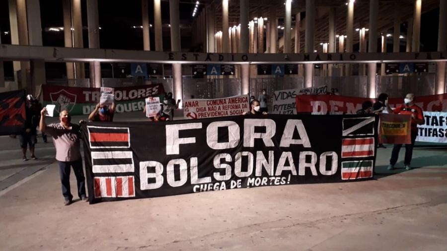 Protesto de torcedores contra Bolsonaro - Divulgação