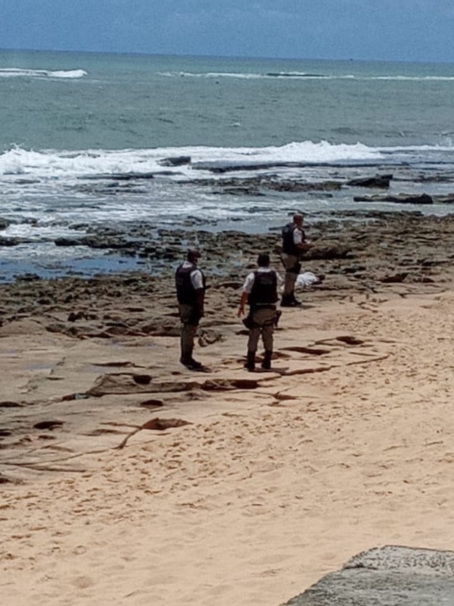 Jovem de 19 anos é encontrado morto em praia de Camaçari, na Bahia -  06012021 - UOL Notícias