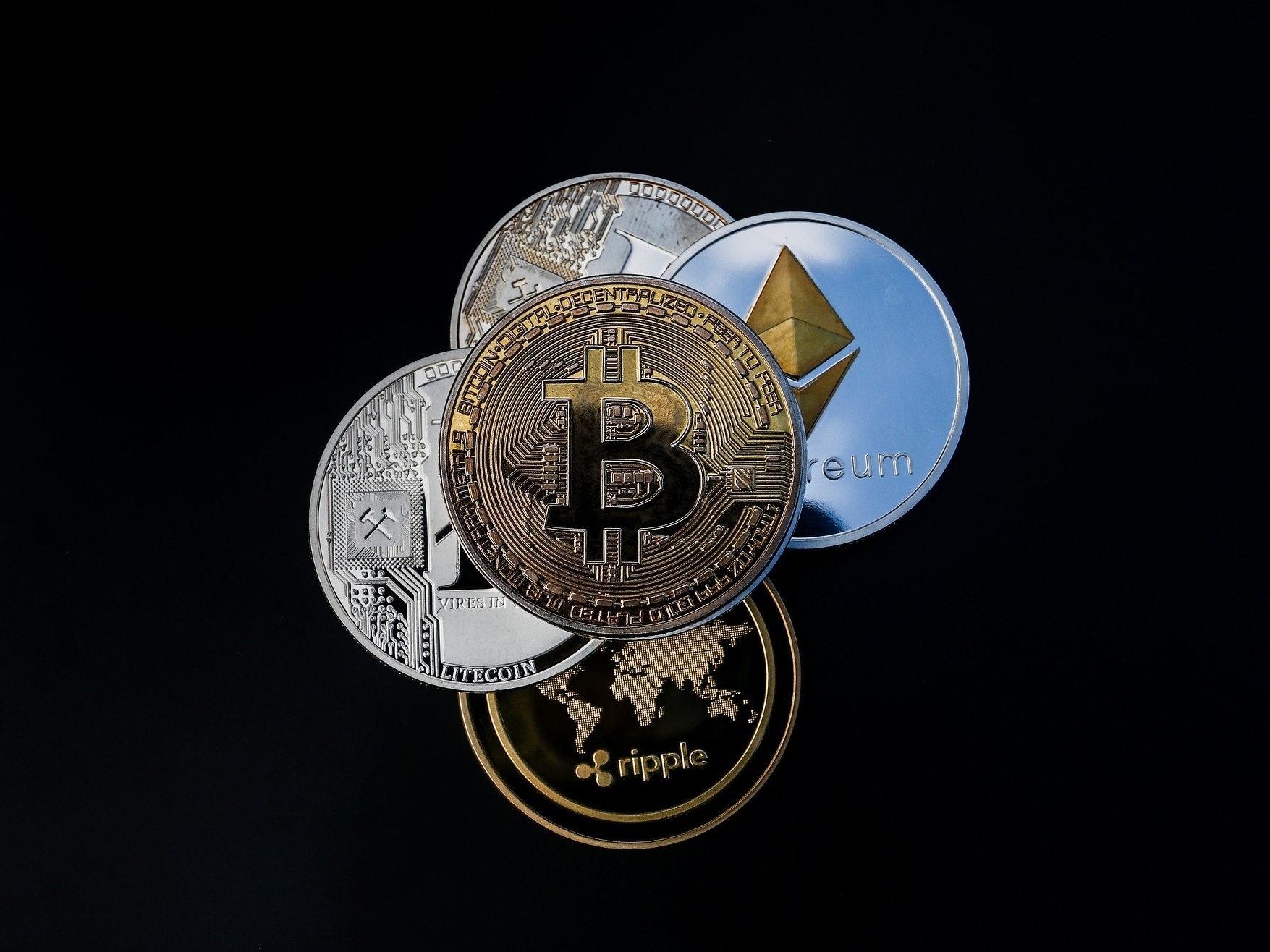 IR: Investimento em bitcoins e outras criptomoedas obriga declaração?