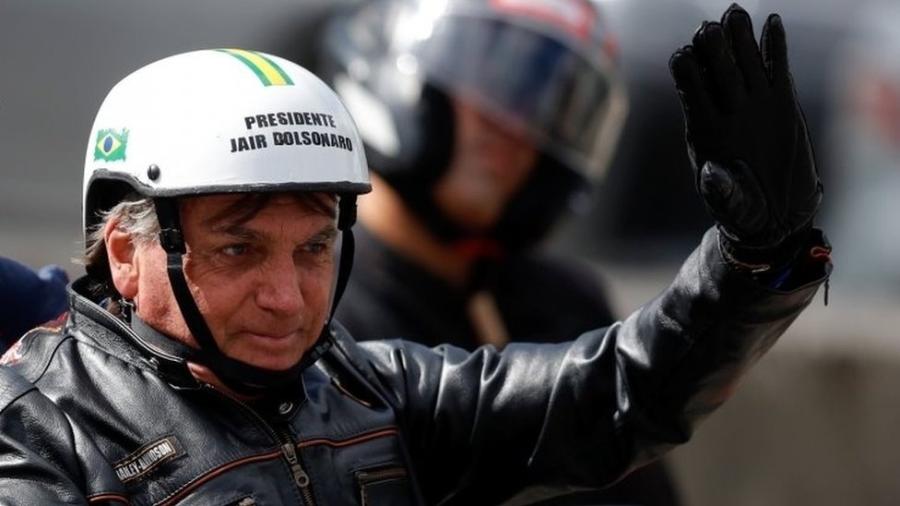 Presidente Jair Bolsonaro (PL) durante motociata - EPA/FERNANDO BIZERRA JR