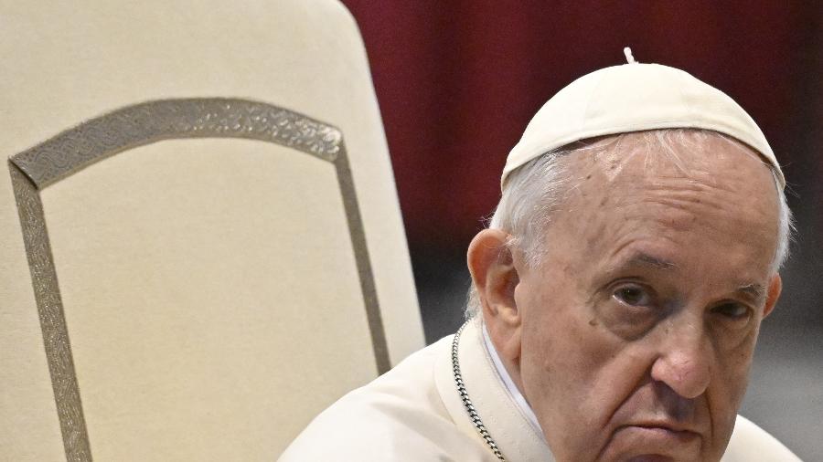 Papa Francisco voltou a cancelar compromissos nesta terça-feira (26) por causa de recorrentes dores no joelho - Alberto Pizzoli/AFP
