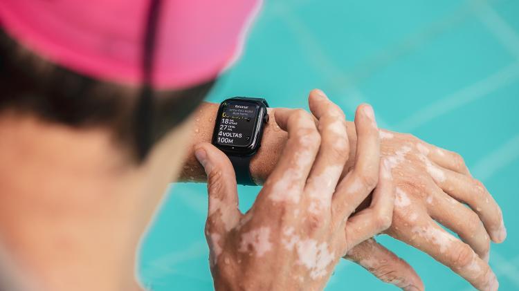 Tilt Lab Day: médico e triatleta amador Paulo Puccinelli testa Apple Watch Series 8 na piscina - Mariana Pekin/UOL - Mariana Pekin/UOL