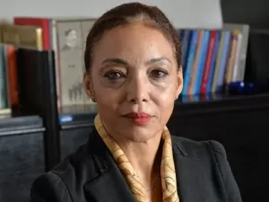Diplomata negra entra na Justiça por direito à promoção no Itamaraty