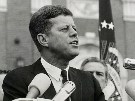 O presidente dos EUA, John F. Kennedy, durante discurso no Texas horas antes de ser morto - Biblioteca JFK/Casa Branca via Reuters