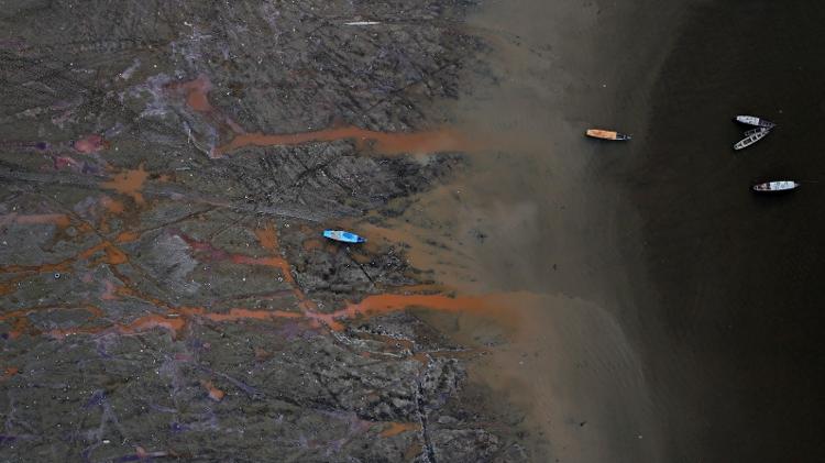 Lago Tefé (AM) tem bancos de areia por conta da seca que se alonga entre 2024 e 2024