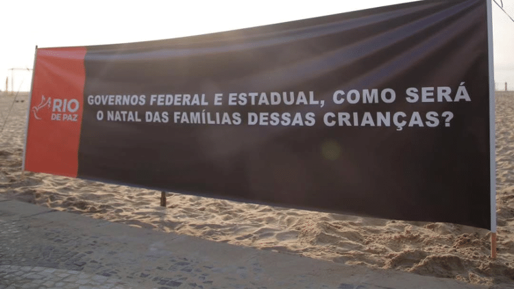 Banner em frente ao Hotel Copacabana Palace