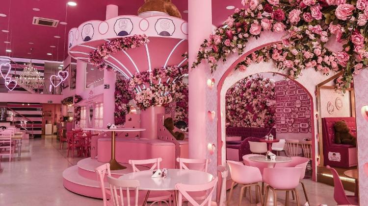 As lojas da PikurruchA’S têm decoração em tons de rosa As lojas da PikurruchA’S têm decoração em tons de rosa