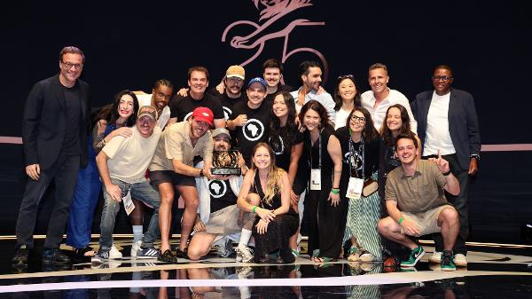Equipes da Ambev e da agência Africa recebem Grand Prix de Audio & Radio