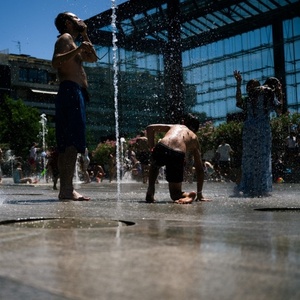 Onda de calor fecha escolas na Europa; termômetros devem passar dos 40°C