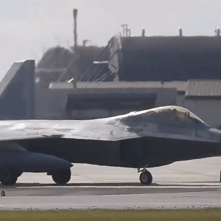 EUA enviam caças F-22 para Israel em meio a tensões com o Irã