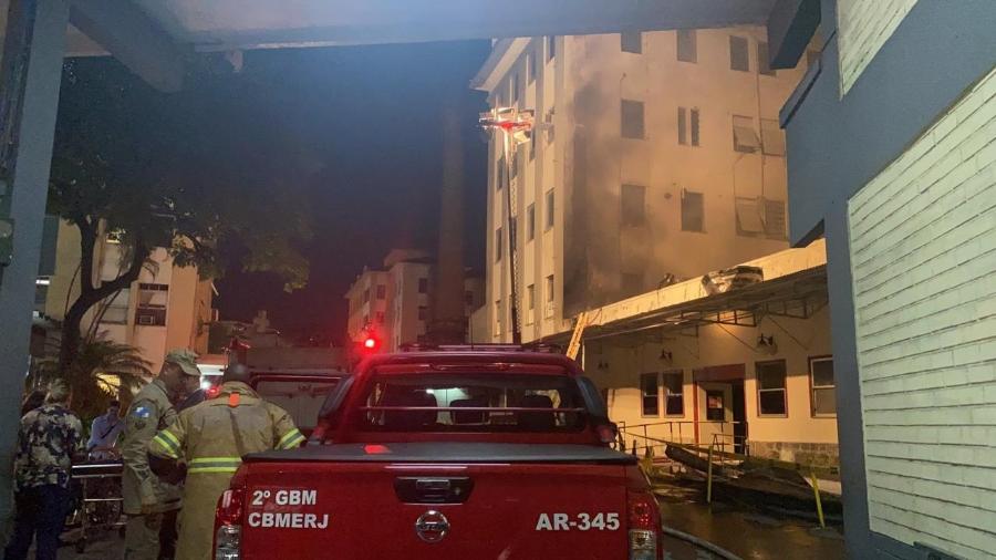 Hospital de São Gonçalo foi atingido por incêndio - Tatiana Campbell/UOL