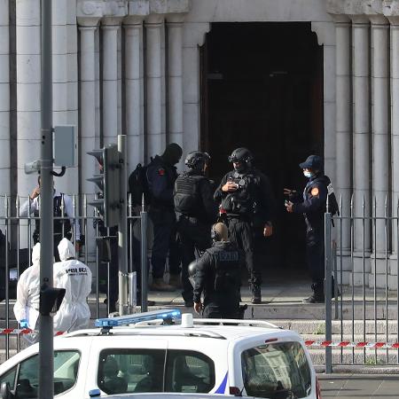 29.out.2020 - Atentado a faca na Basílica de Notre Dame de Nice, na França, deixou mortos e feridos - Valery Hache/AFP